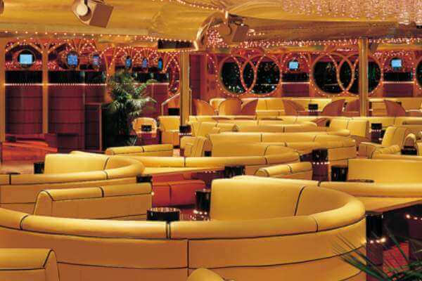 Queen_Mary_Aft_Lounge.jpg